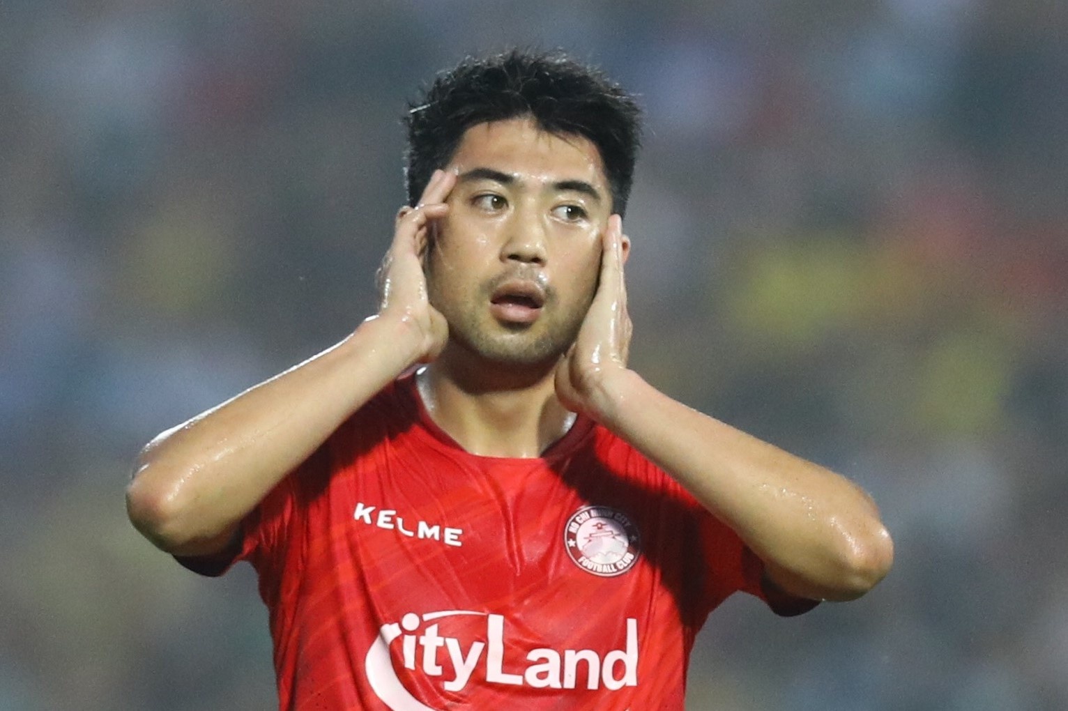 Lee Nguyen bi duoi trong tran thua cua CLB TP.HCM truoc Nam Dinh hinh anh