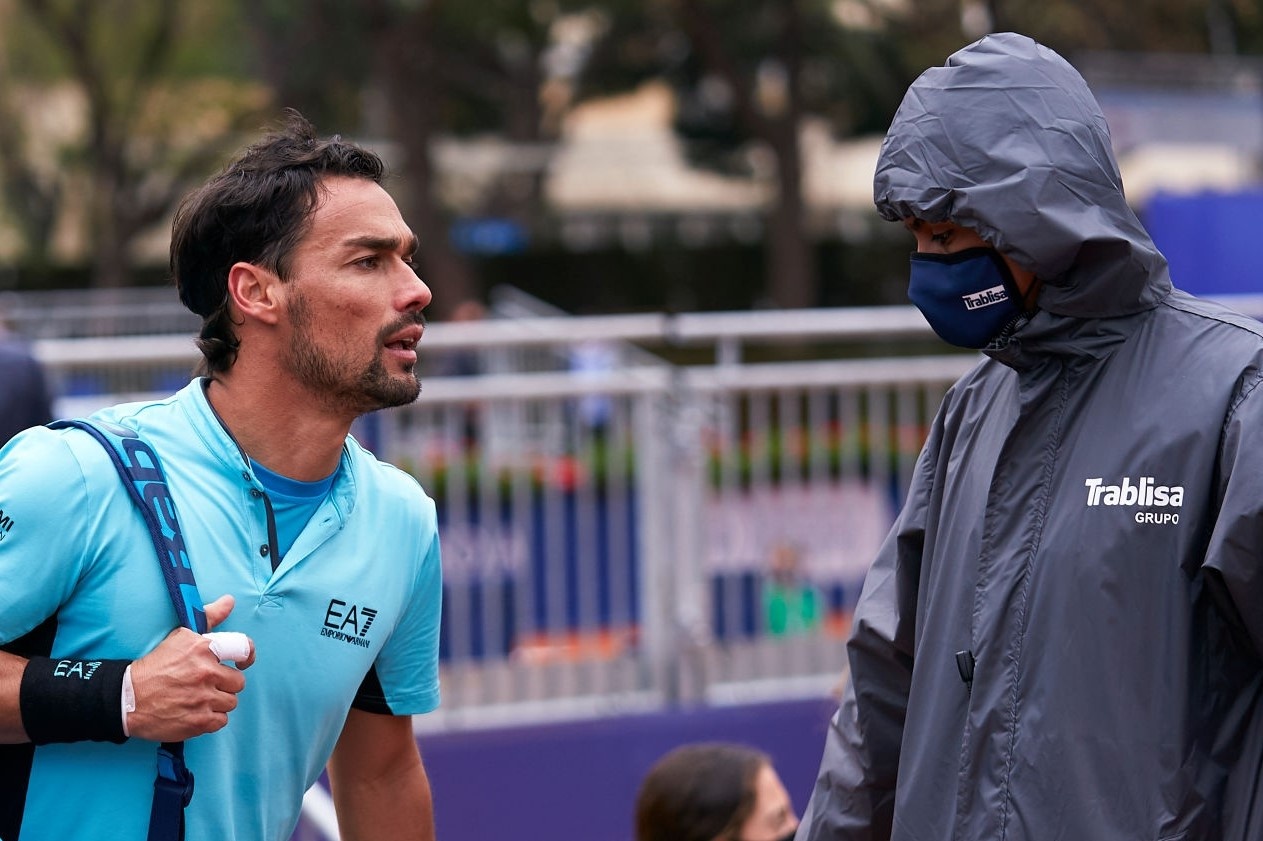 Tay vot bi truat quyen thi dau vi chui trong tai hinh anh