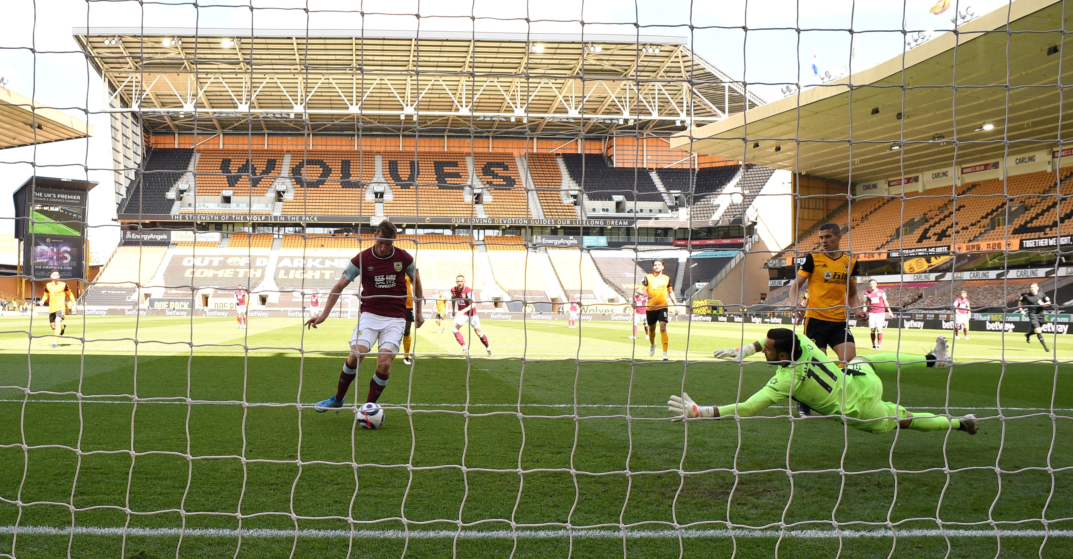 Chris Wood hat-trick anh 3