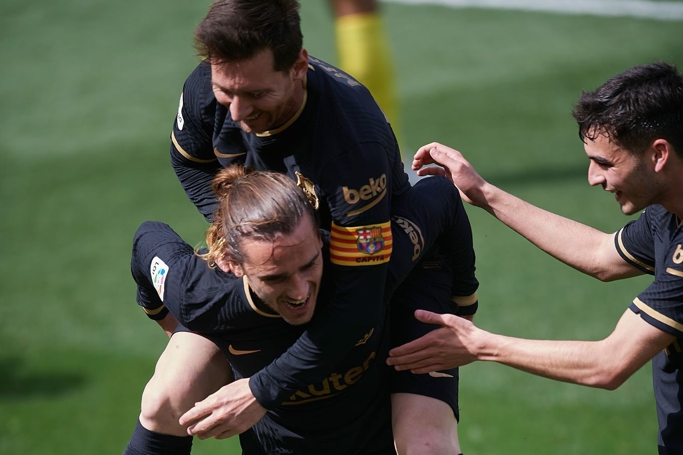 Griezmann lap cu dup giup Barca bat kip Real hinh anh