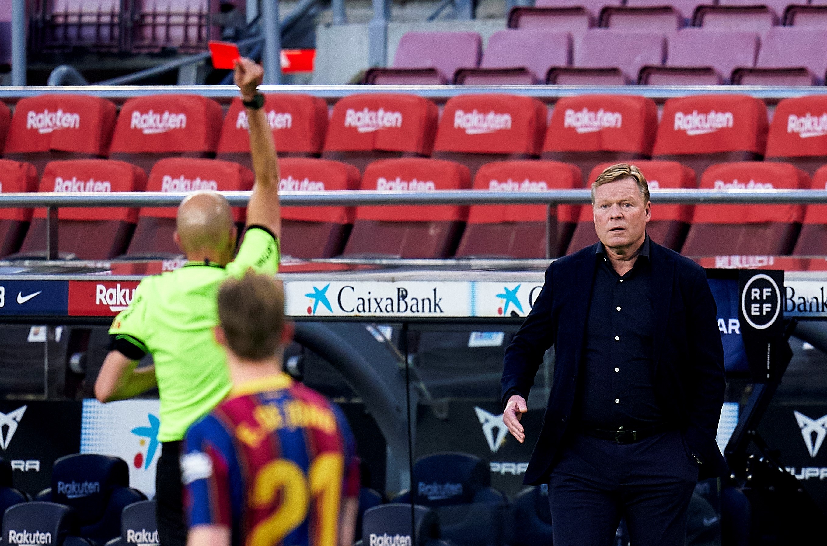 Koeman bi cam chi dao anh 1