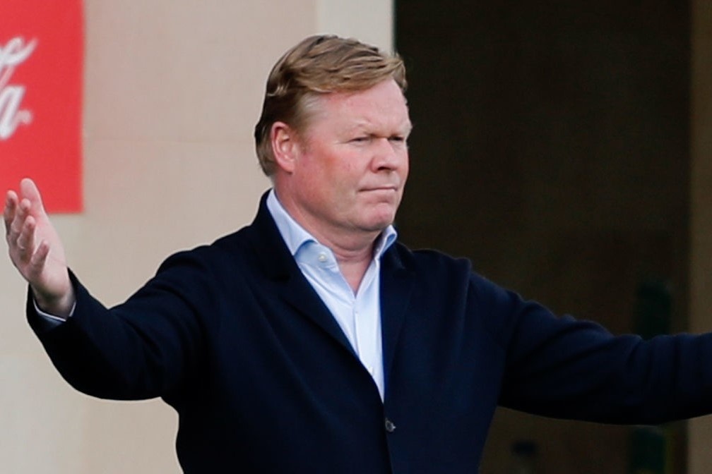 HLV Koeman bi cam chi dao 2 tran hinh anh