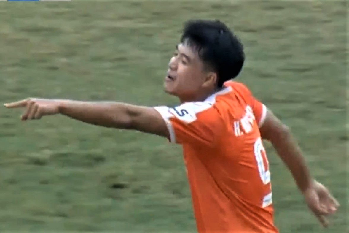 Duc Chinh sut tung luoi DKVD Viettel hinh anh