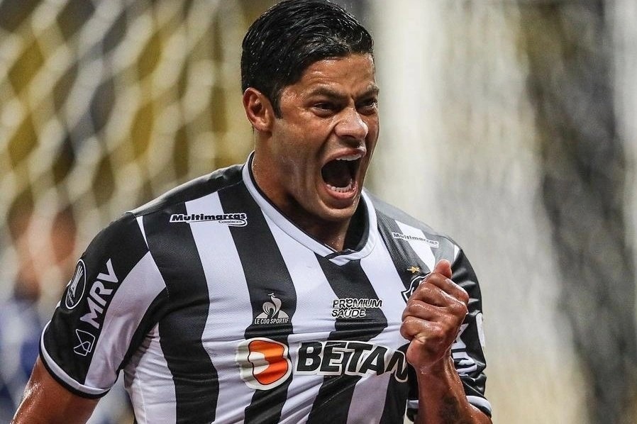 Hulk toa sang giup doi co loi the tranh ve vao chung ket hinh anh