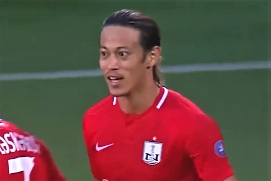 Honda ghi ban dau tien cho doi bong moi o chau Au hinh anh