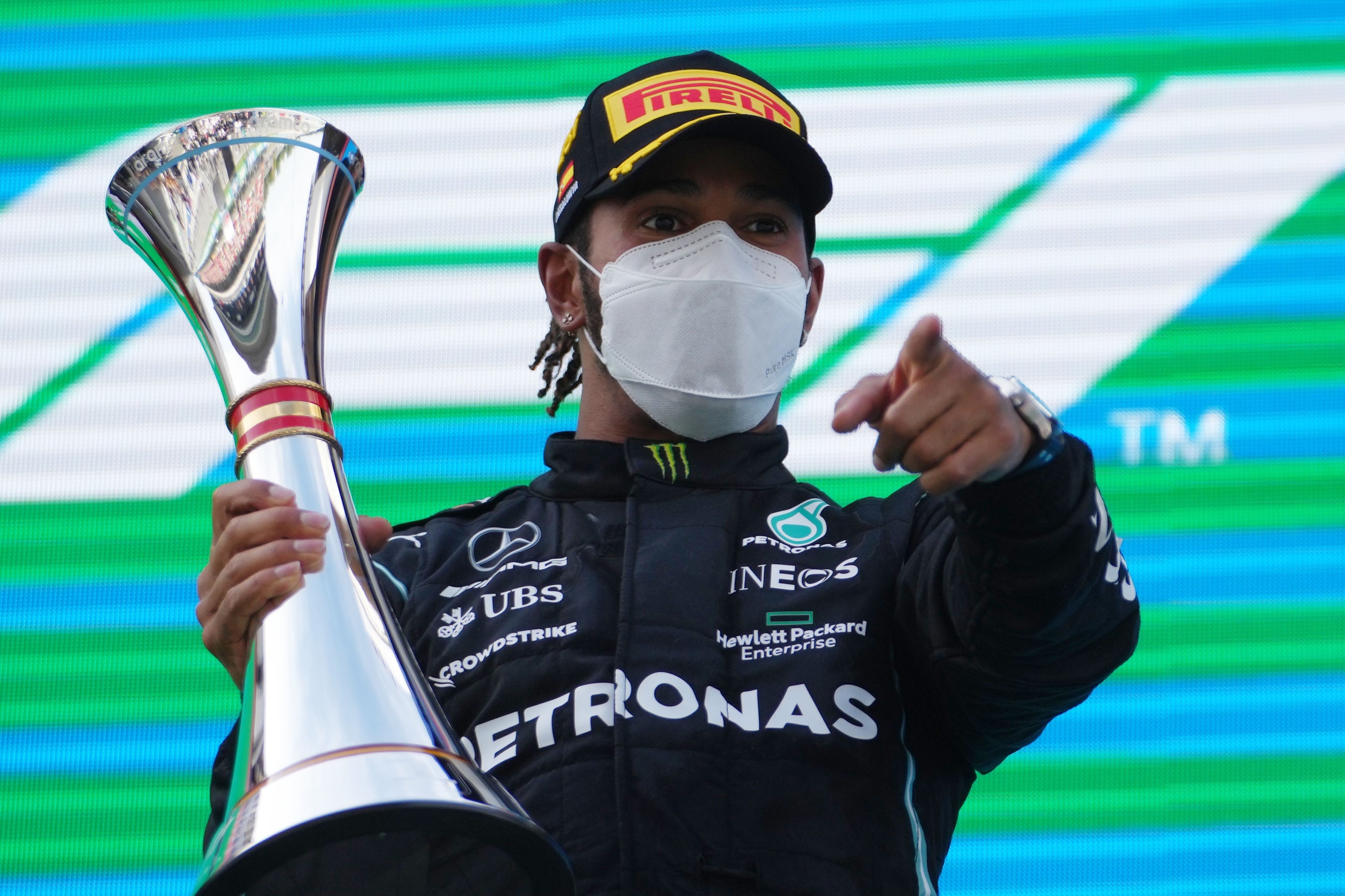 Hamilton lan thu 5 lien tiep ve nhat chang Barcelona hinh anh