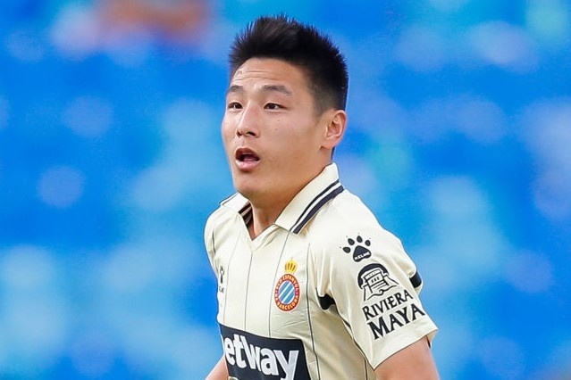 Doi bong dau tien thang hang La Liga hinh anh