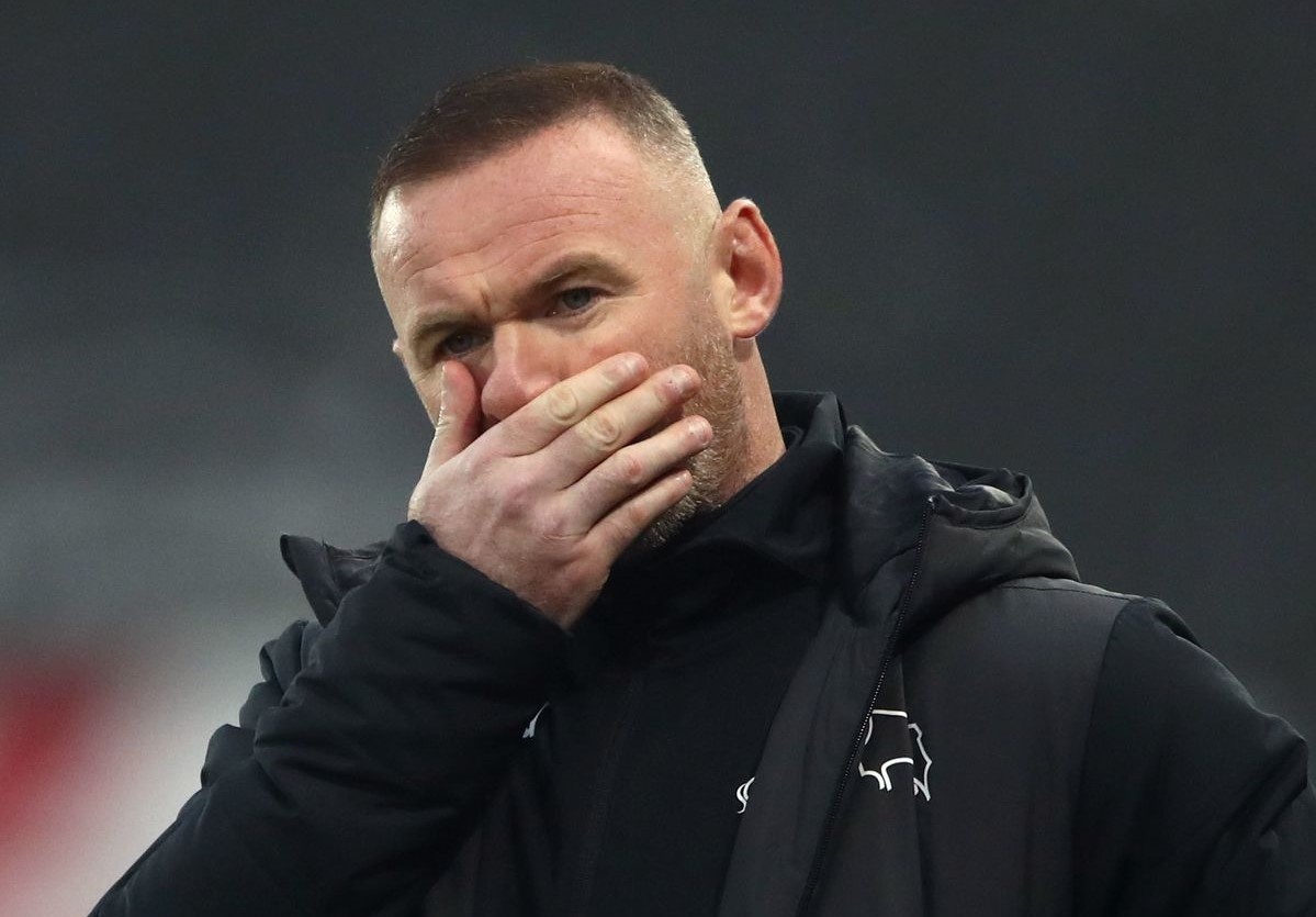 Doi bong cua Rooney doi dien nguy co xuong hang vi an phat hinh anh