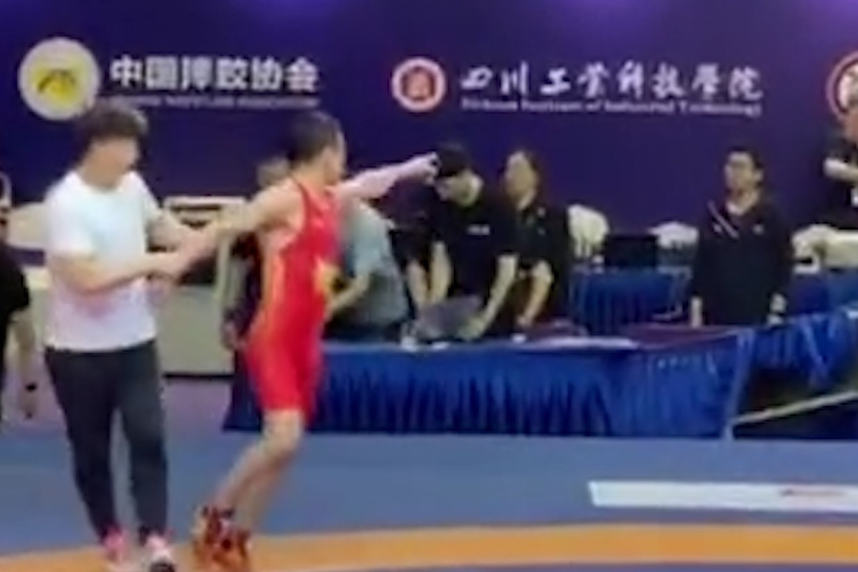 HLV va do vat Trung Quoc lao vao danh trong tai hinh anh