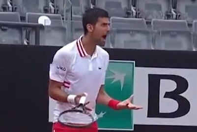 Djokovic noi cau voi trong tai vi phai choi duoi mua hinh anh