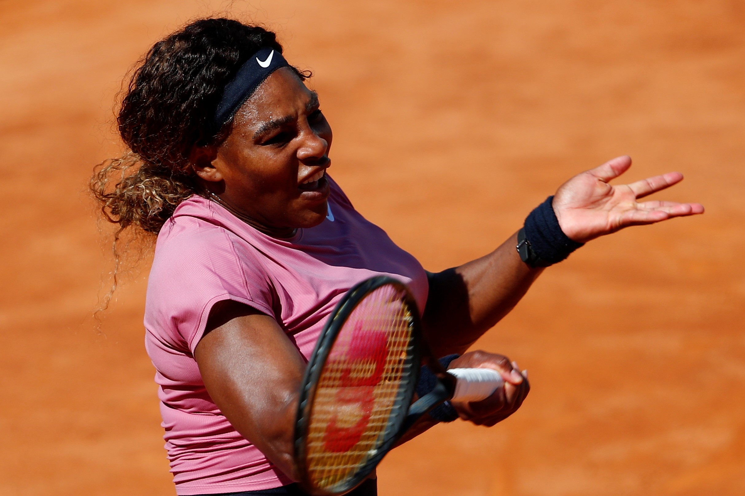 Highlights Serena that bai trong tran dau thu 1.000 hinh anh