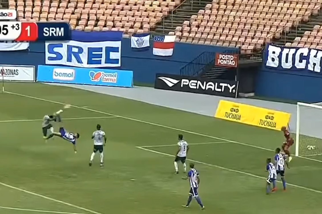 Cu tung nguoi moc bong thanh ban tai giai Brazil hinh anh