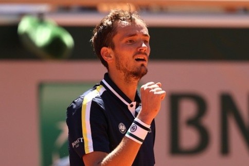 Medvedev thang tran dau tien tai Phap Mo rong hinh anh