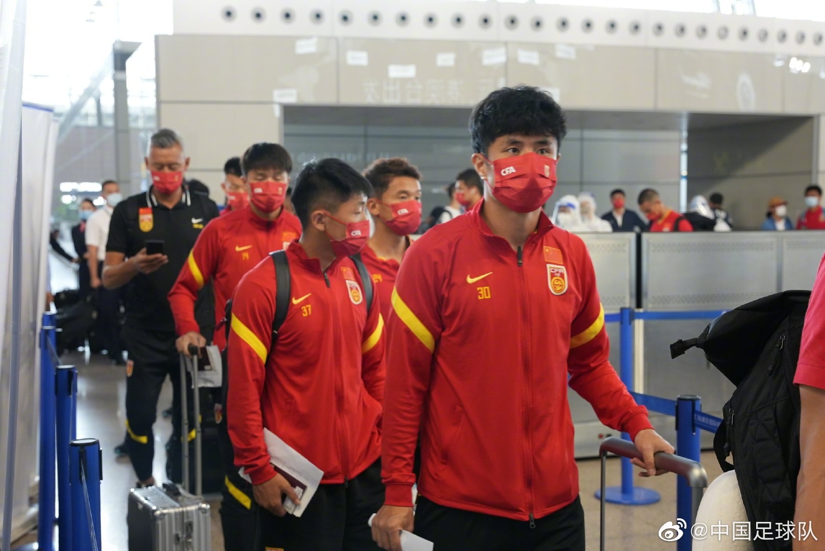 Tuyen bong da Trung Quoc huong dac quyen anh 1