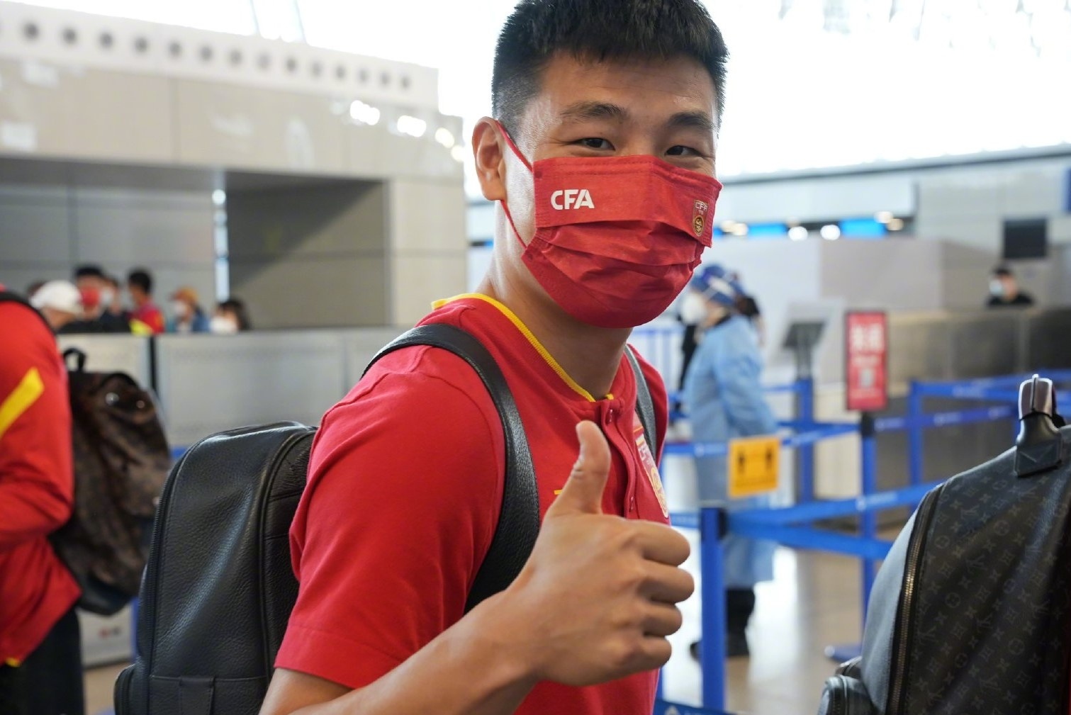 Tuyen Trung Quoc bao tron ca khach san khi toi UAE hinh anh