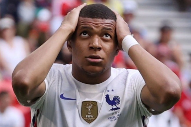 Pique che nhao Real vi mua hut Mbappe hinh anh