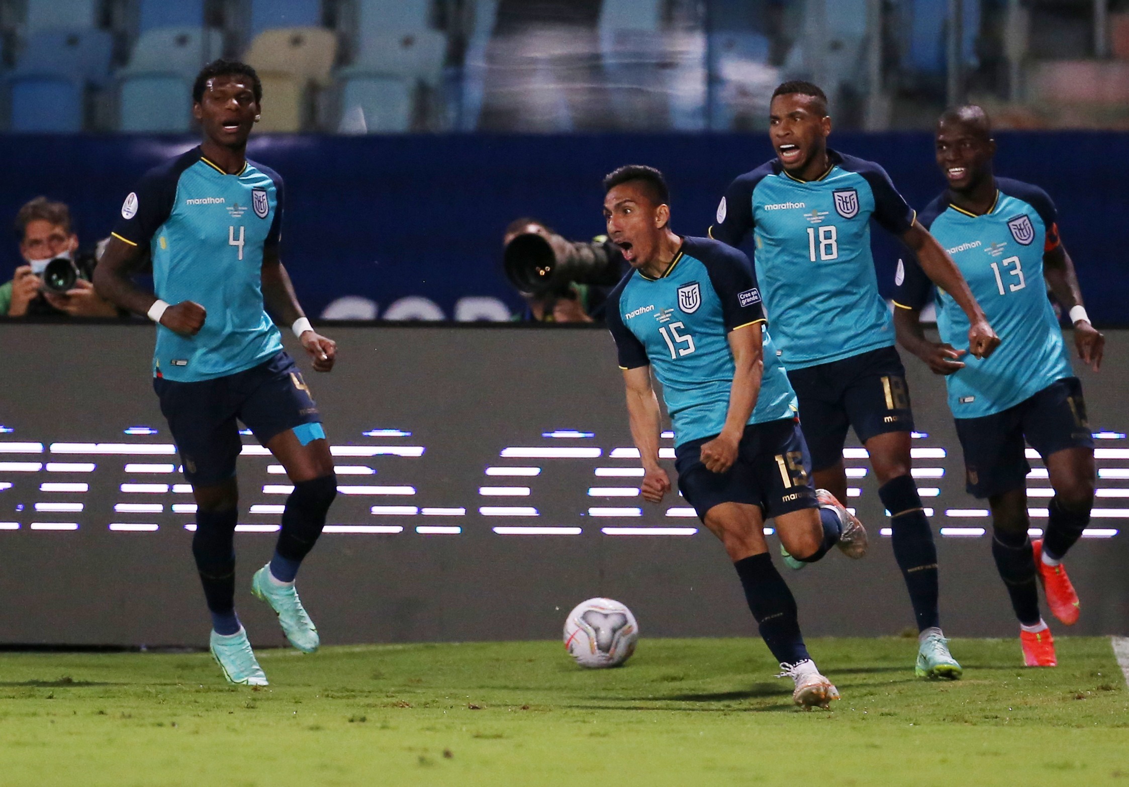 Xac dinh 8 doi vao tu ket Copa America anh 2