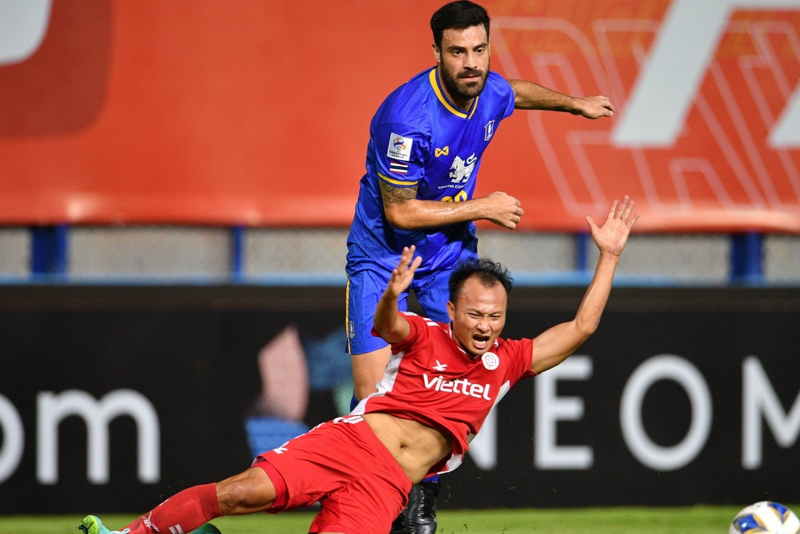 Pathum Utd vs Viettel anh 1