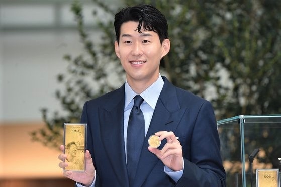 Son Heung-min nhan vinh du tai que nha hinh anh