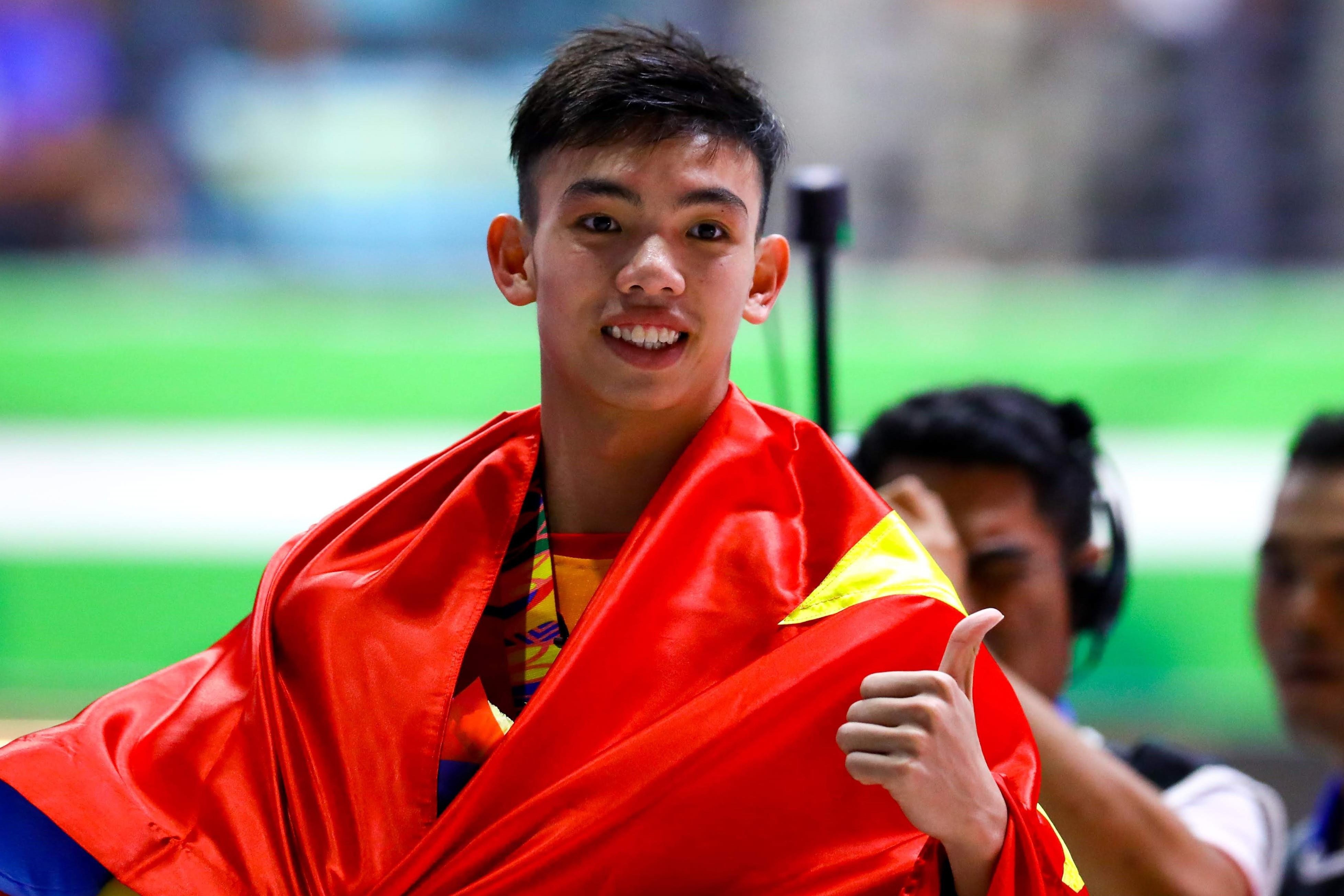 Huy Hoang dung thu nhi luot boi vong loai 800 m tu do hinh anh