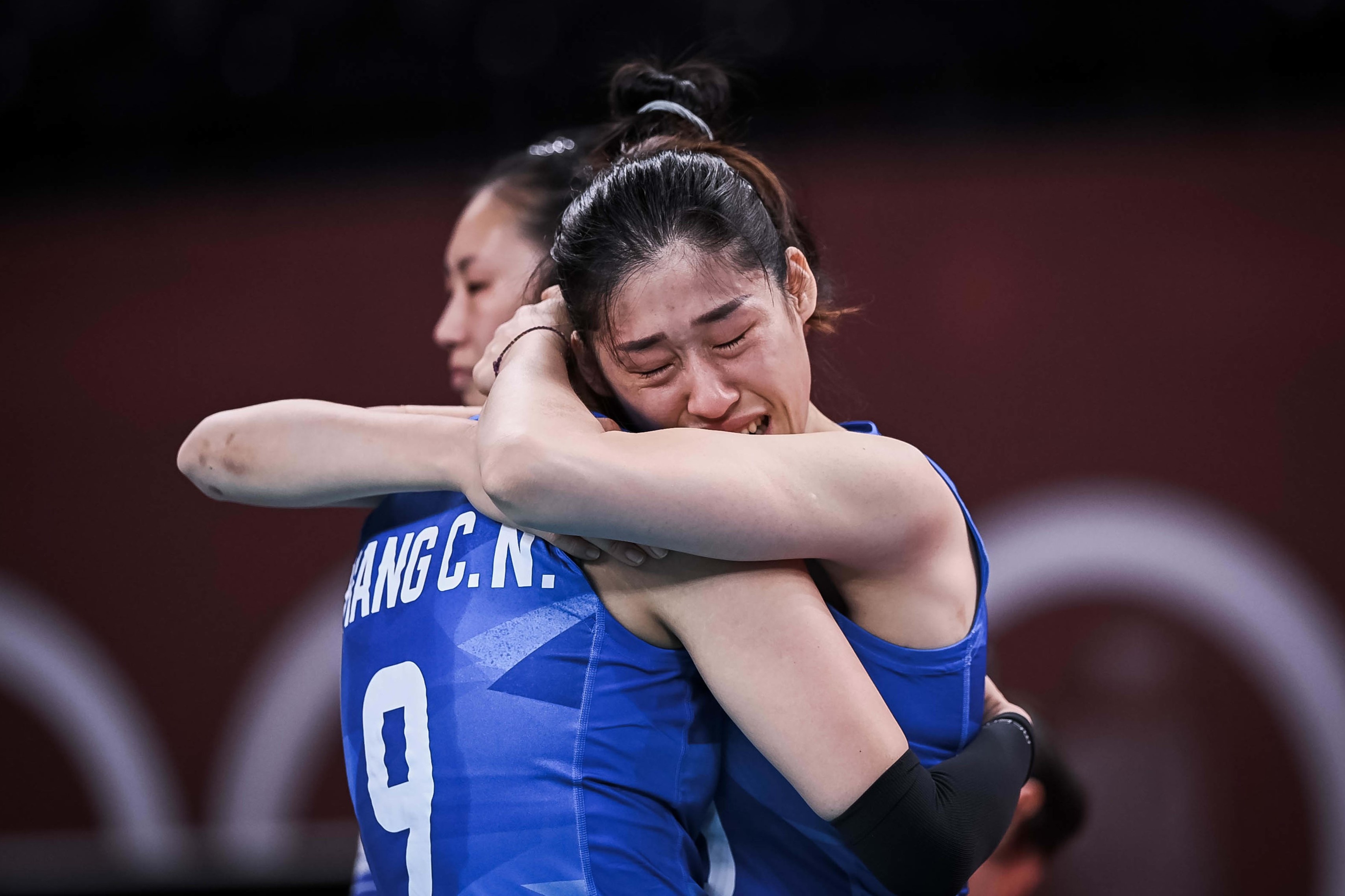 Tuyen thu bong chuyen Trung Quoc khoc sau tran dau chia tay Olympic hinh anh