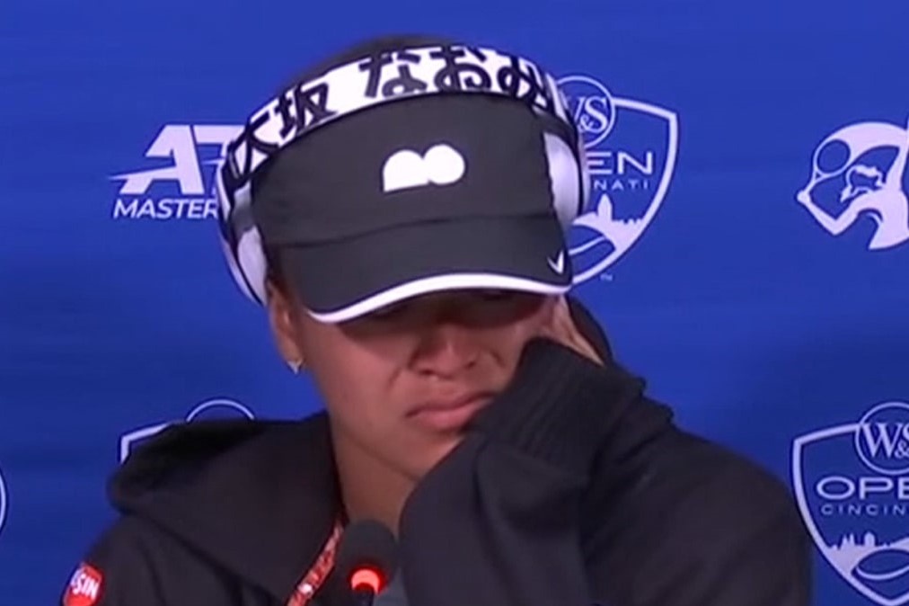 Osaka bat khoc trong lan dau tro lai cuoc hop bao hinh anh