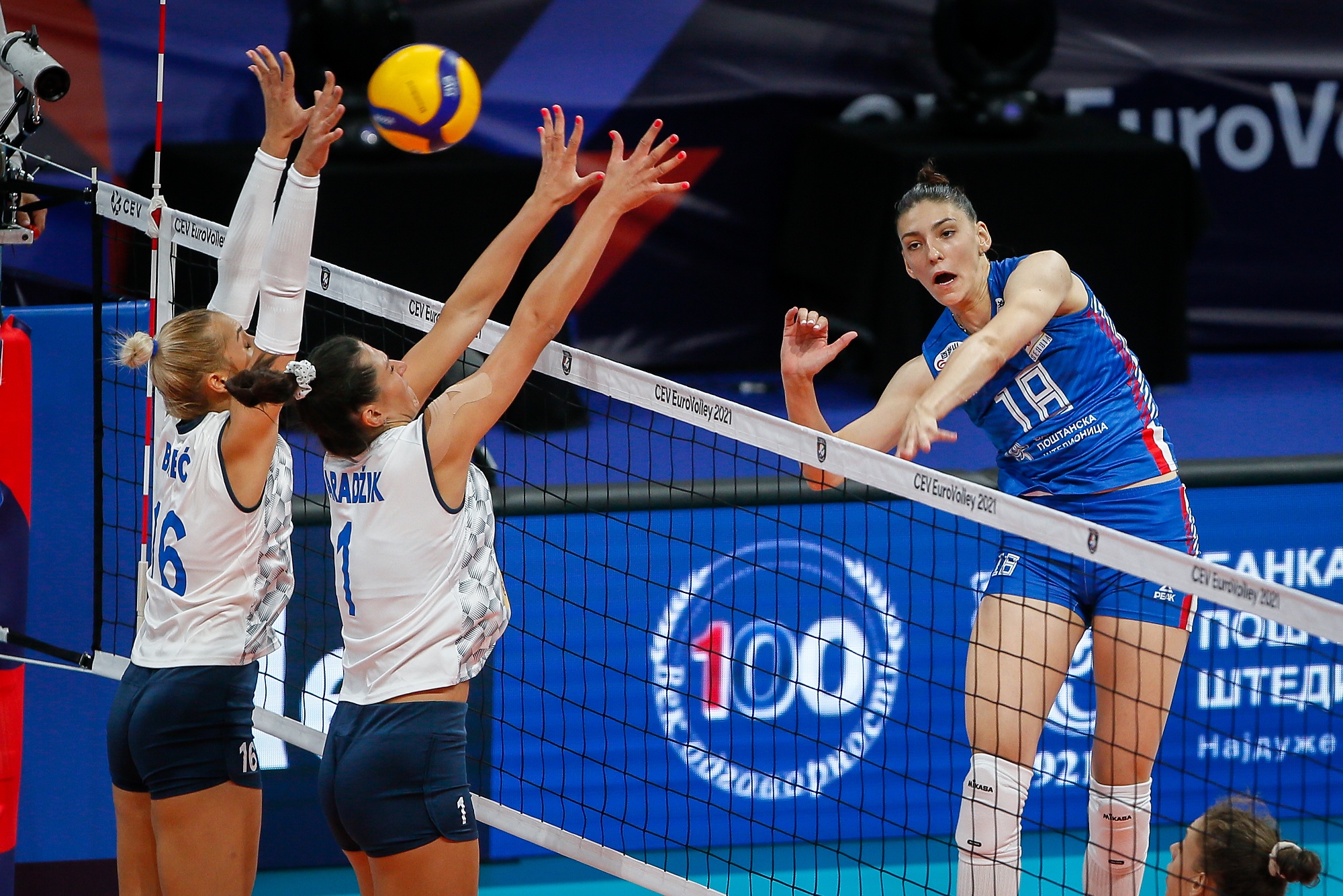 chi em ruot bong chuyen Boskovic anh 1