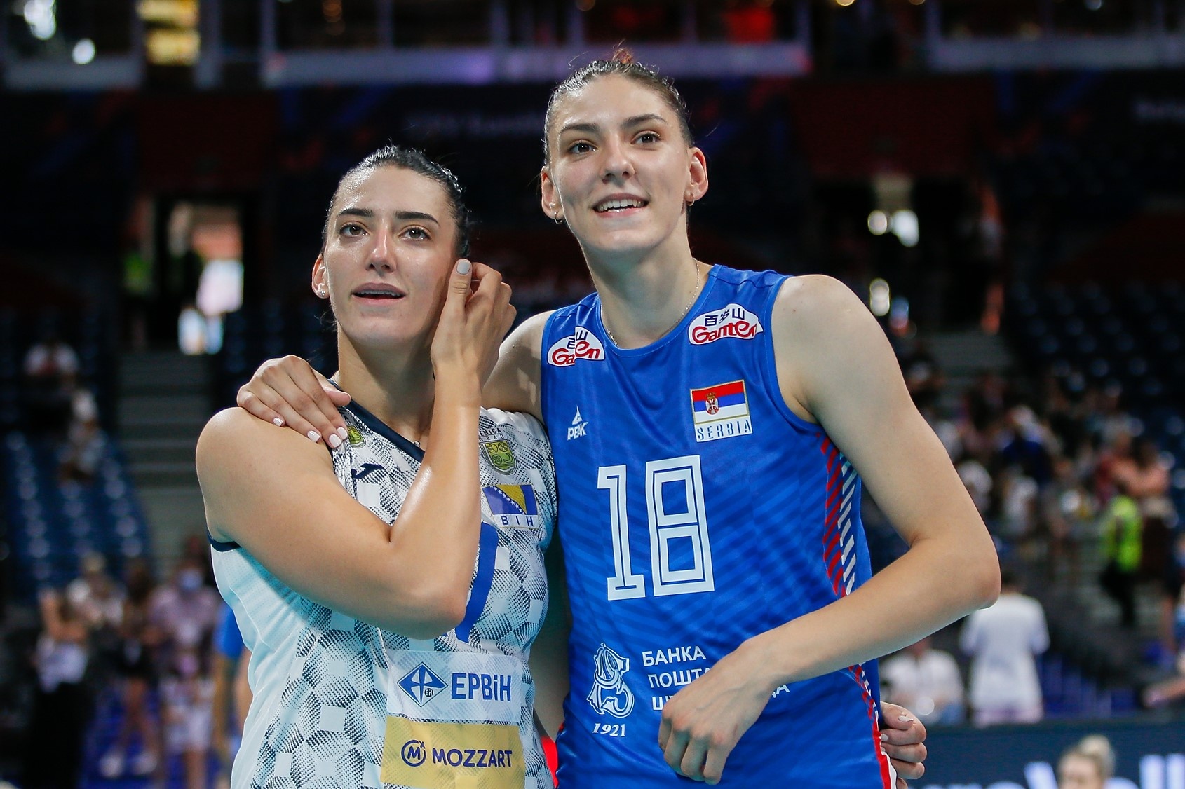 Man doi dau cua hai chi em ruot o doi tuyen quoc gia khac nhau hinh anh