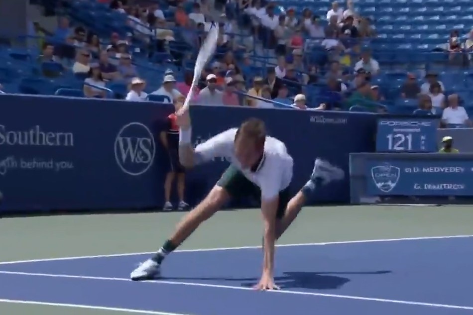 Medvedev vap nga trong tran thang Dimitrov hinh anh