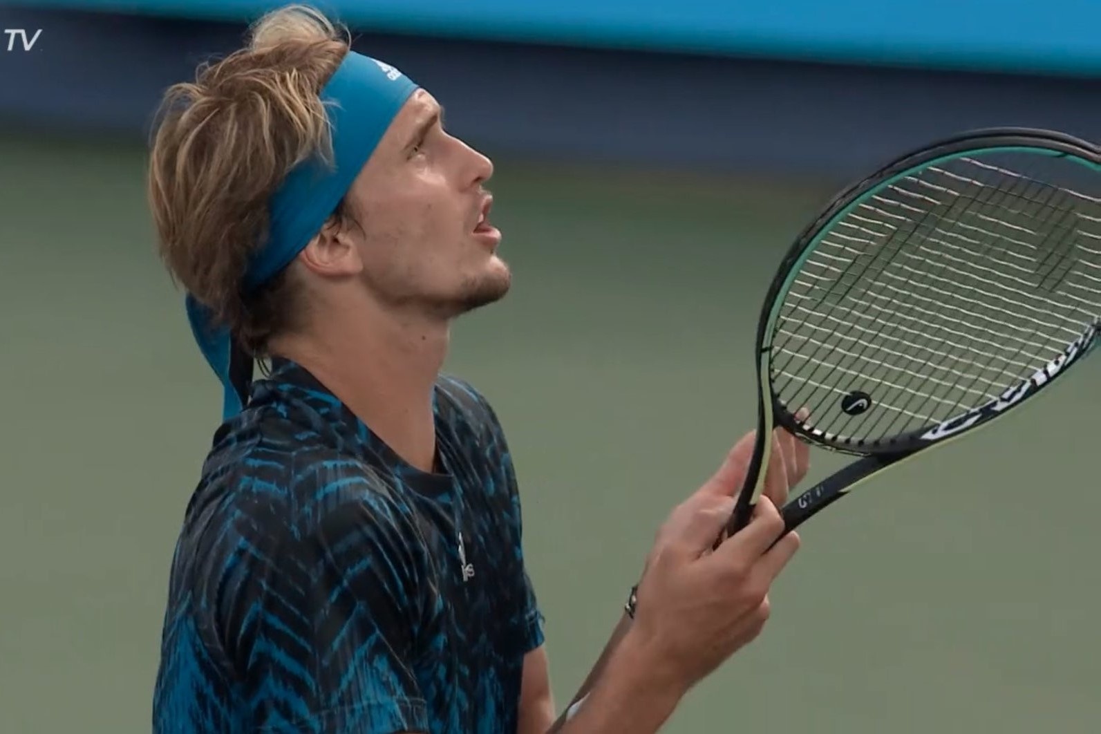 Zverev noi nong vi Tsitsipas hoc doi Djokovic hinh anh