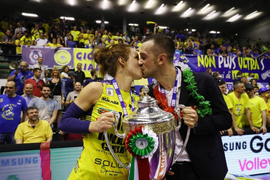 bong chuyen nu anh 1