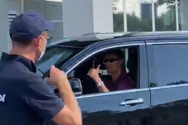 Chuyen nhuong 27/8: Ronaldo roi noi tap luyen cua Juventus hinh anh