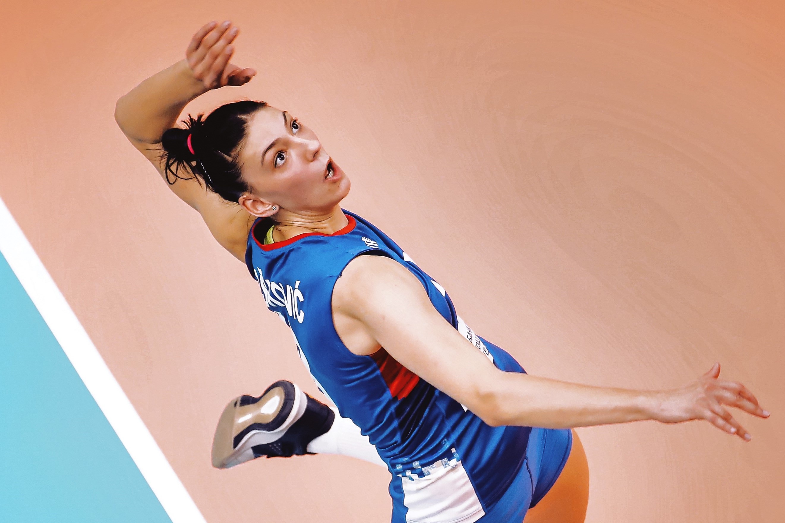 Cu dap bong lap ky luc the gioi, dat toc do hon 110 km/h hinh anh