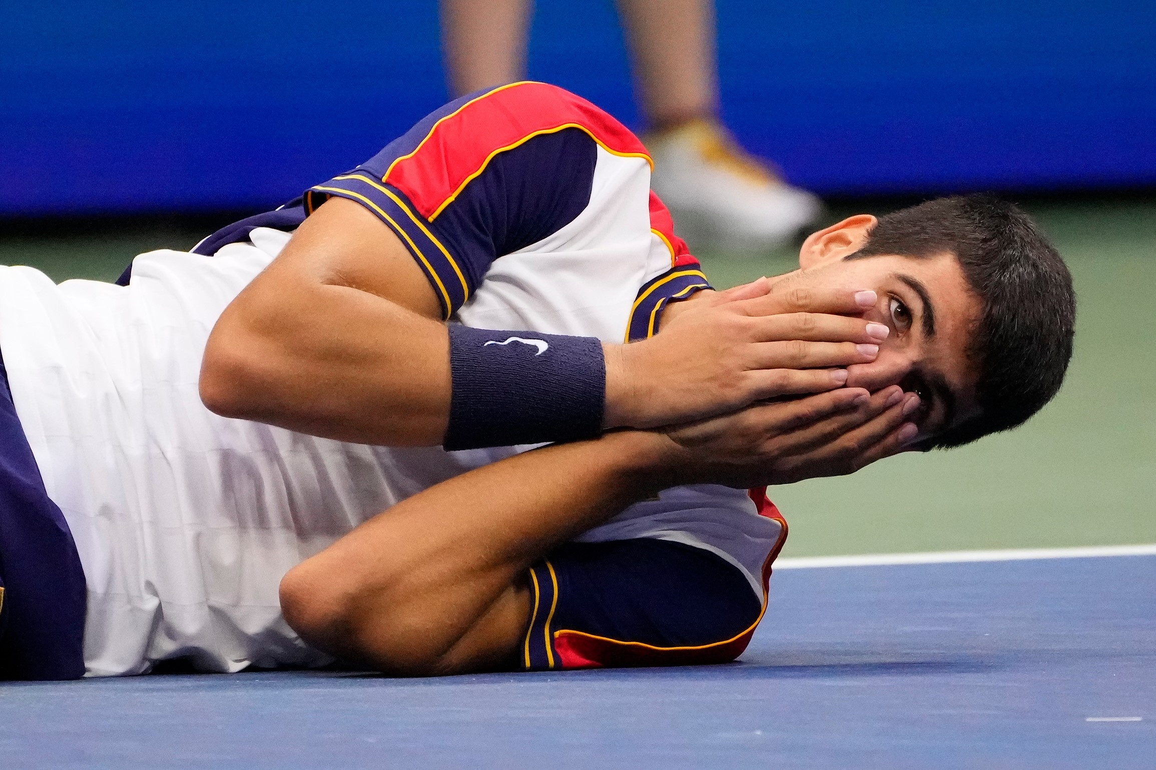 Tay vot 18 tuoi loai Tsitsipas sau 5 set hinh anh