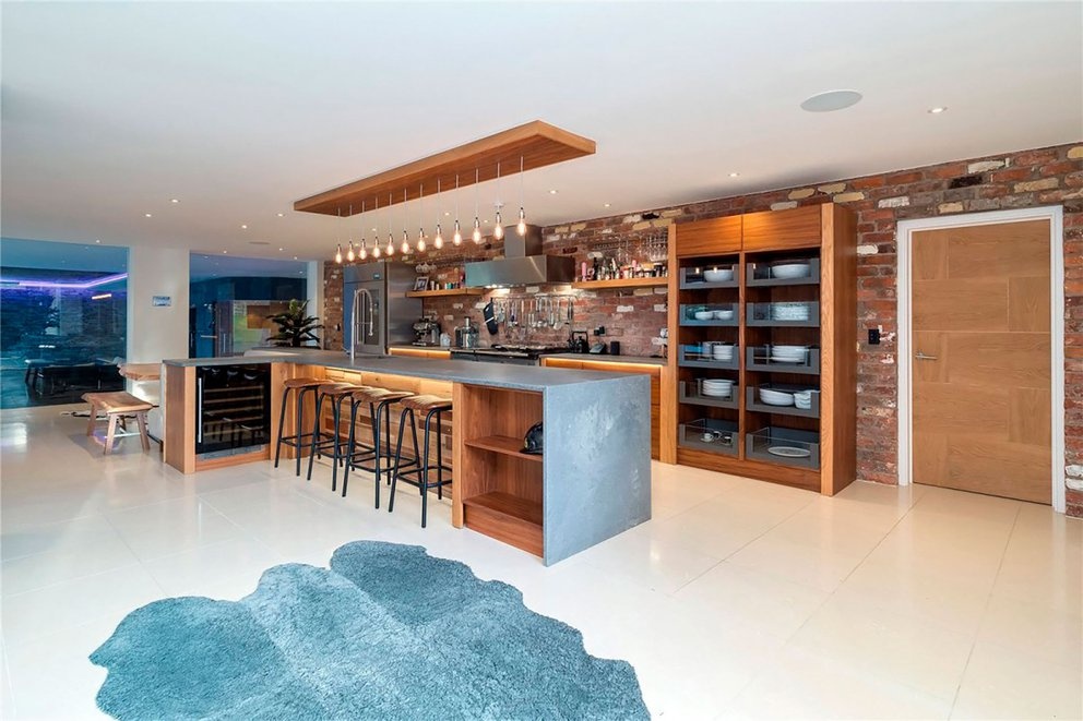 Biet thu Ronaldo anh 2