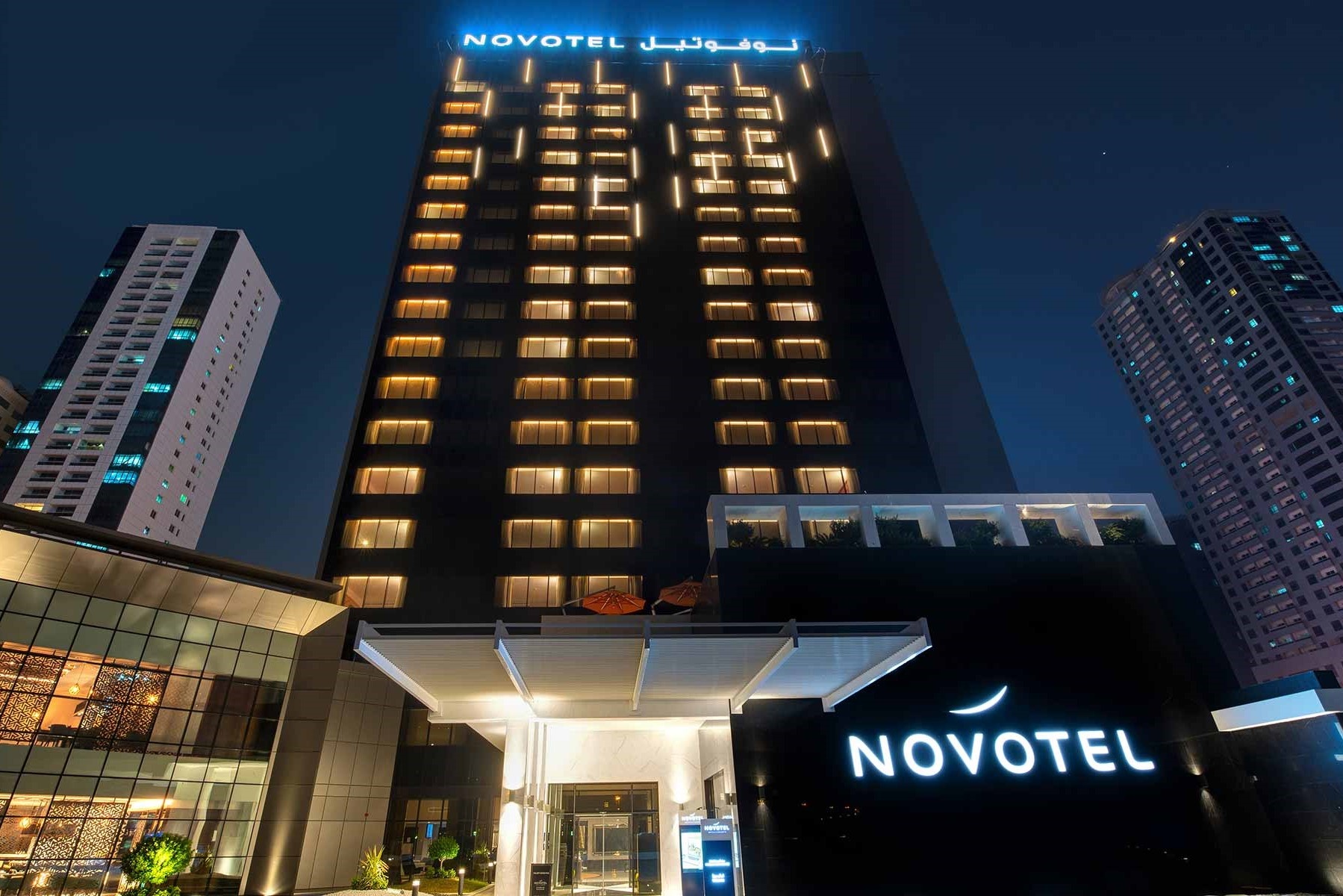 Tuyen Trung Quoc thue tron khach san 4 sao tai UAE hinh anh