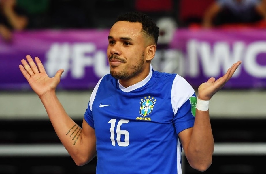 Tuyen futsal Viet Nam thua Brazil 1-9 o World Cup 2021 hinh anh