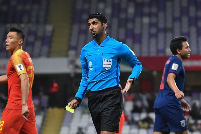 Trong tai tran Viet Nam vs Trung Quoc anh 1