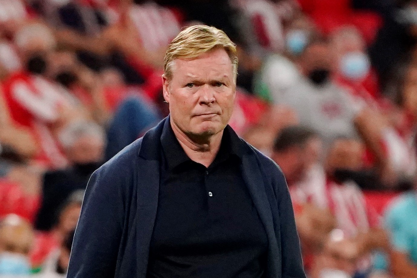 Van de cua Barcelona khong chi rieng Koeman hinh anh