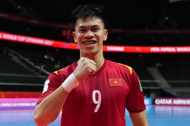 Dac Huy nen dau, ghi ban vao luoi tuyen futsal Nga tai World Cup hinh anh