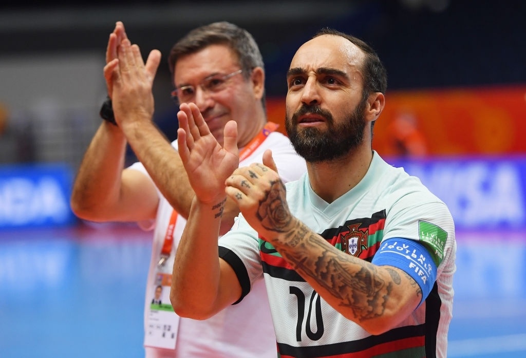 Tay Ban Nha bi Bo Dao Nha loi nguoc dong o tu ket World Cup futsal hinh anh