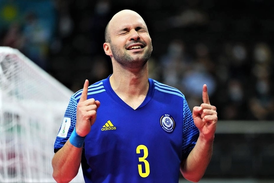 Xac dinh 2 cap dau o ban ket futsal World Cup hinh anh