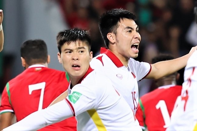 Bao Han Quoc va Oman che hang thu tuyen Viet Nam hinh anh