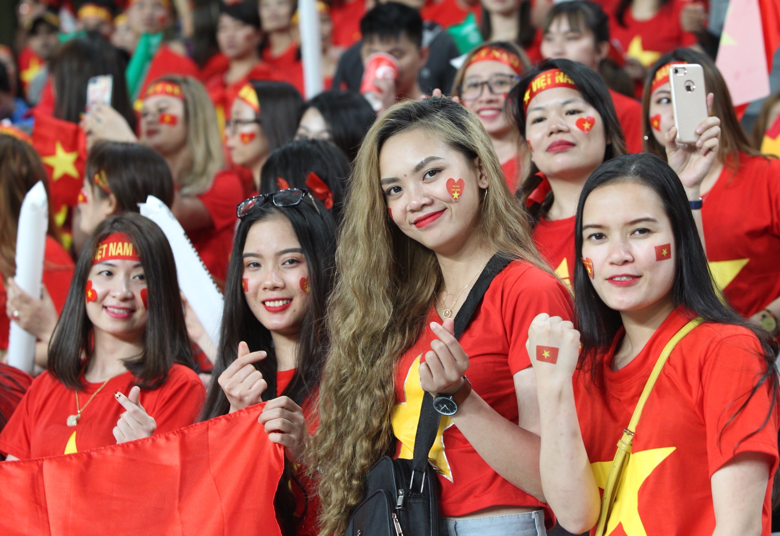 Bao Trung Quoc: 'CDV Viet Nam nuc long khi san My Dinh don khan gia' hinh anh