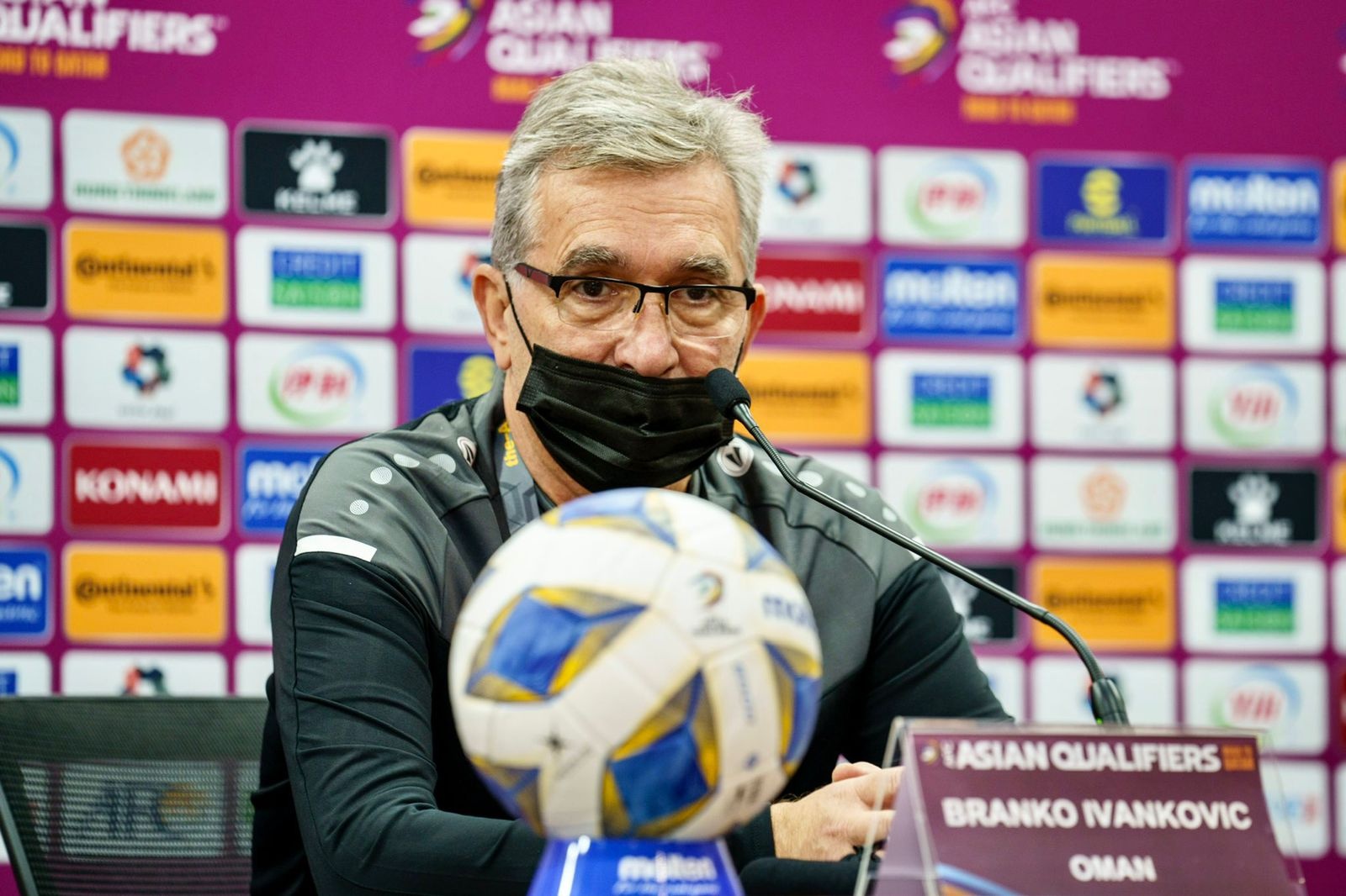 HLV Oman: '4 cau thu nhap tich giup Trung Quoc them suc manh' hinh anh