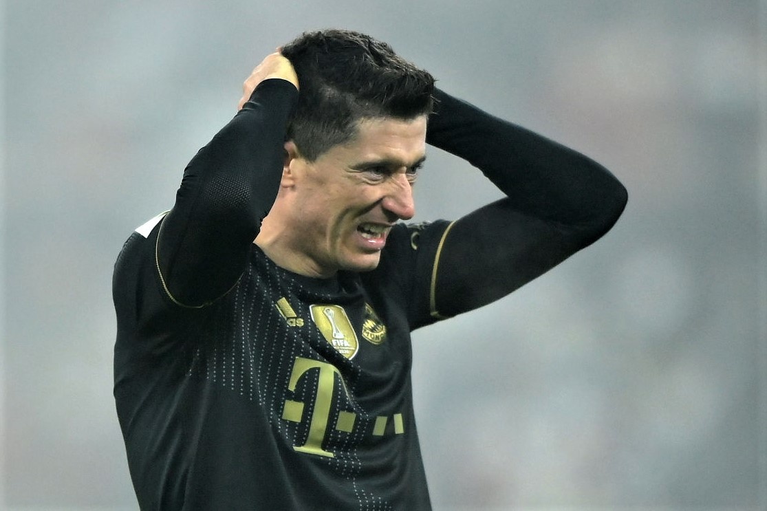 Bayern thua doi hang 16 tai Bundesliga hinh anh