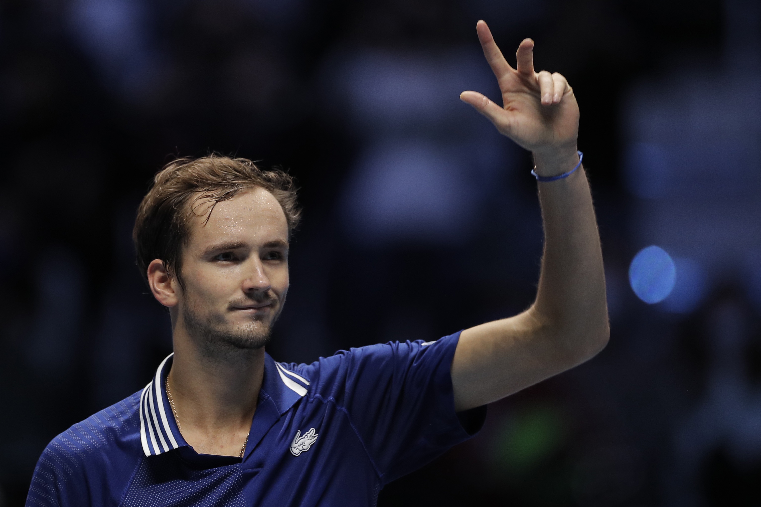 Medvedev vao chung ket ATP Finals hinh anh