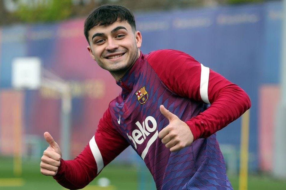 Pedri nhan giai Golden Boy 2021 hinh anh