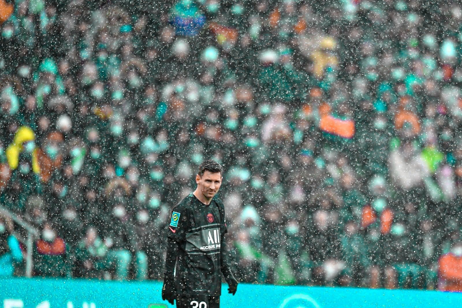 Messi toa sang anh 6