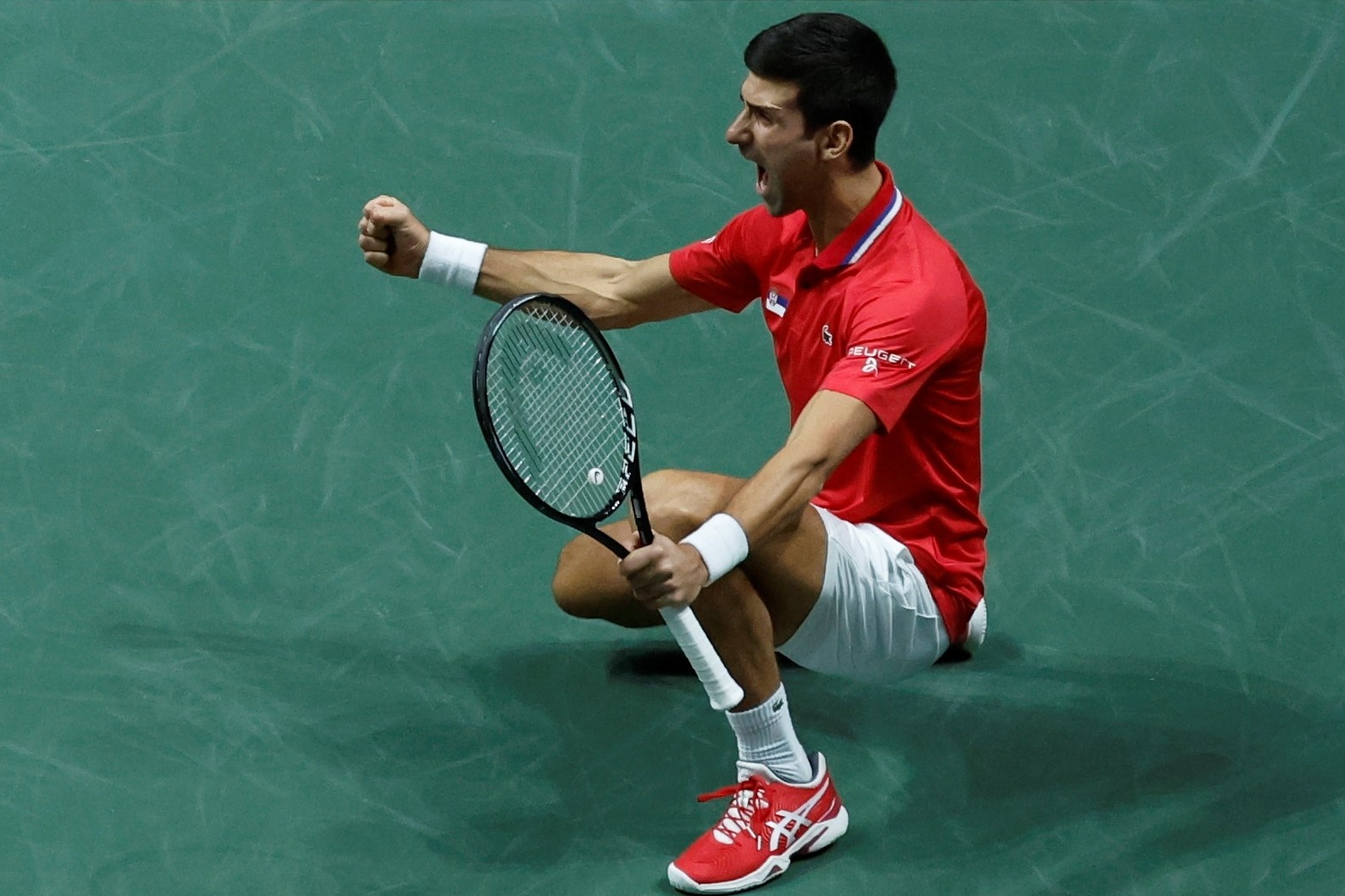 Djokovic giup Serbia vao ban ket Davis Cup hinh anh